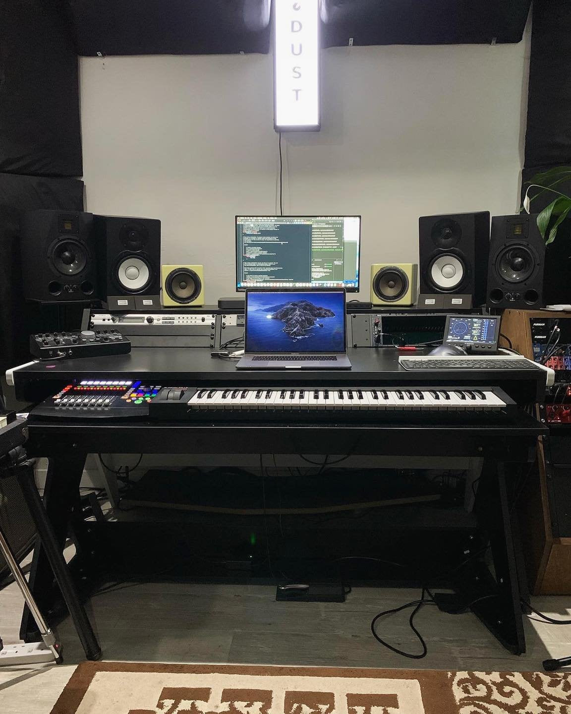 ZAOR DTM用ワークステーションデスク vision W&vision K ZAOR DTM用ワークステーションデスク vision W&vision K Vision