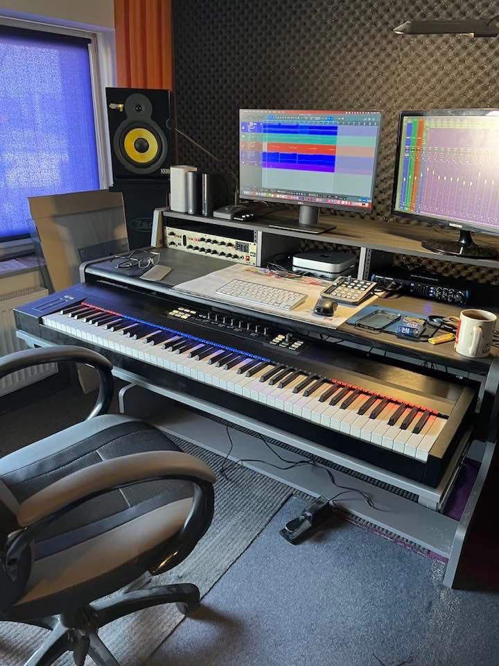 Zaor Miza 88 FLEX – Studio Desk for Full-Sized Master Keyboards