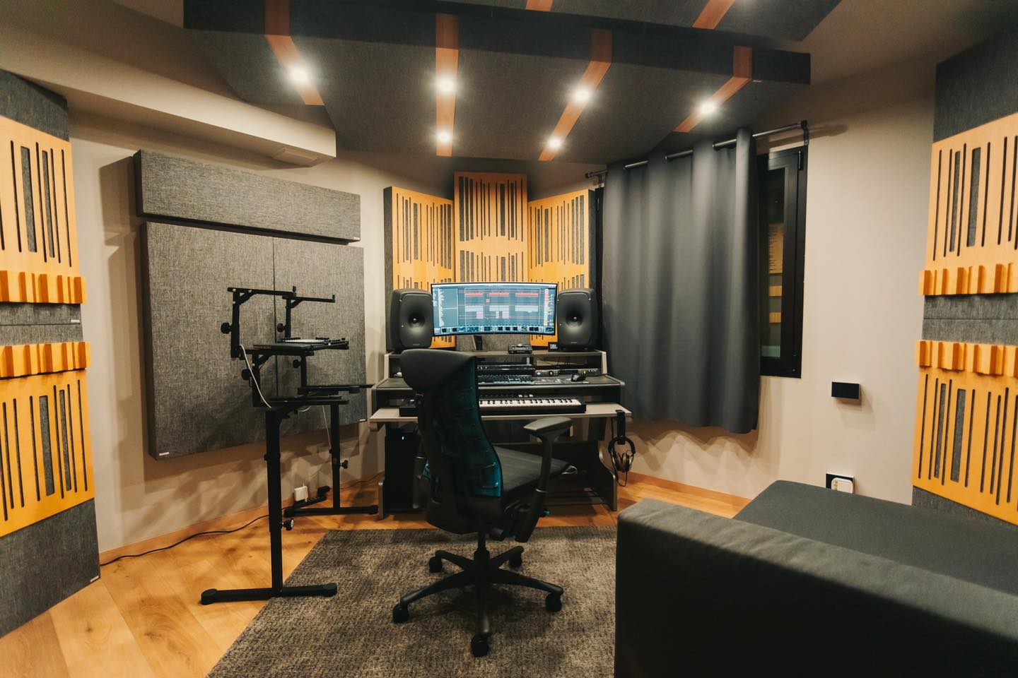 Zaor Miza 88 FLEX – Studio Desk for Full-Sized Master Keyboards