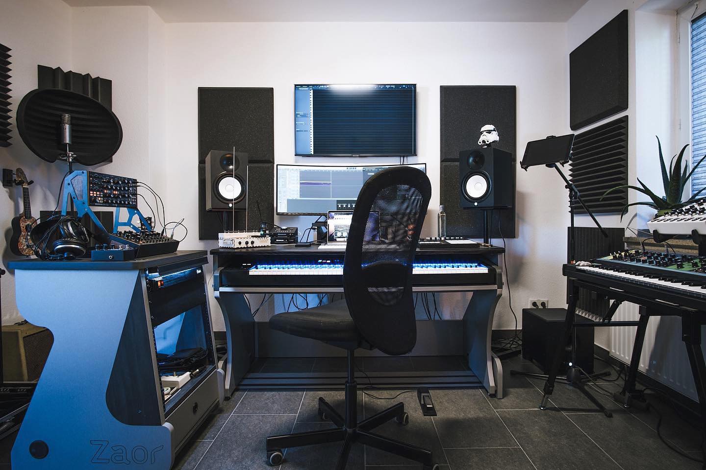Zaor Miza M FLEX – Versatile Producer Desk for Modern Studios