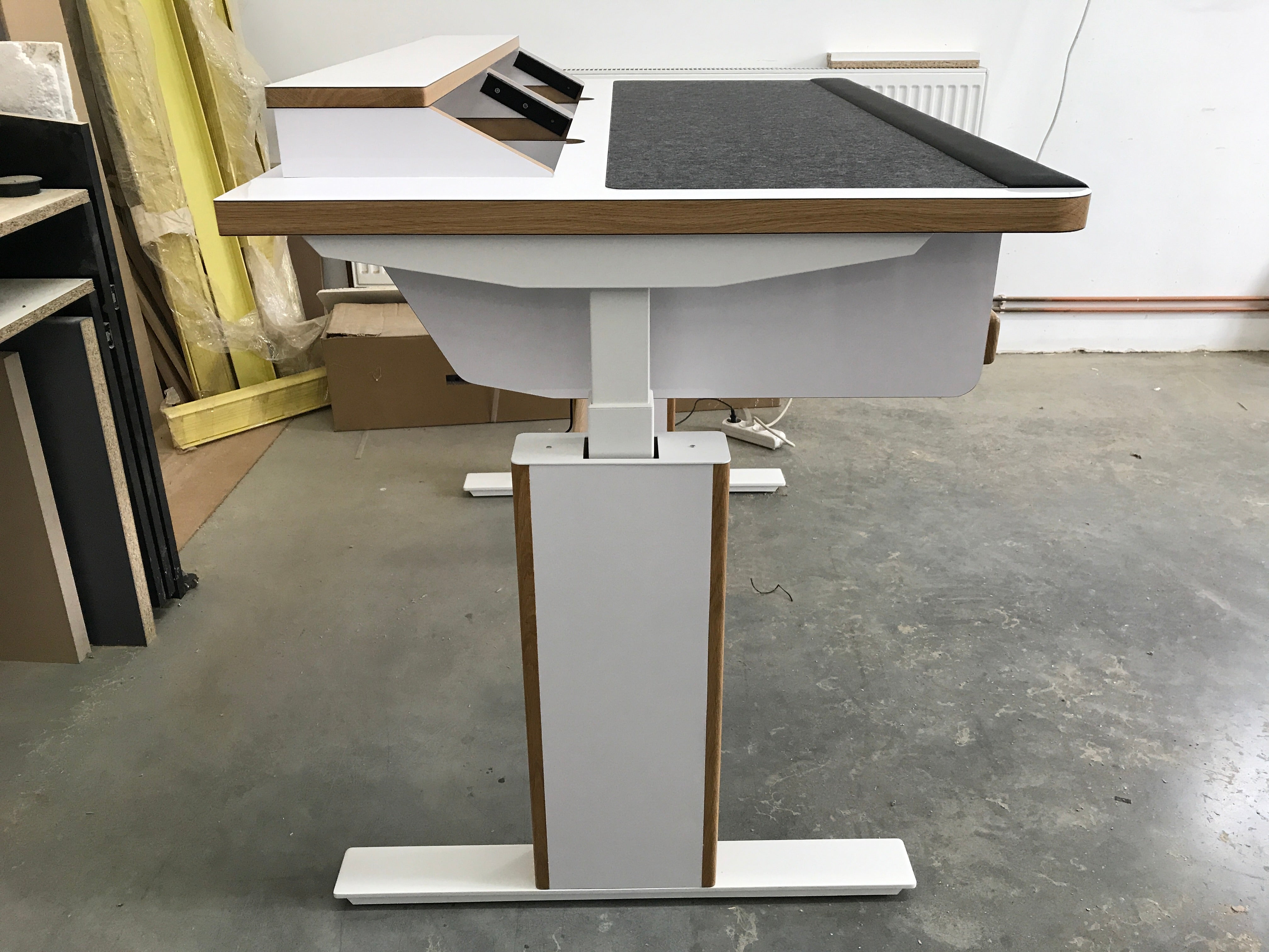 Zaor S-ALTO – Compact Sit-Stand Studio Workstation – Zaor Furniture