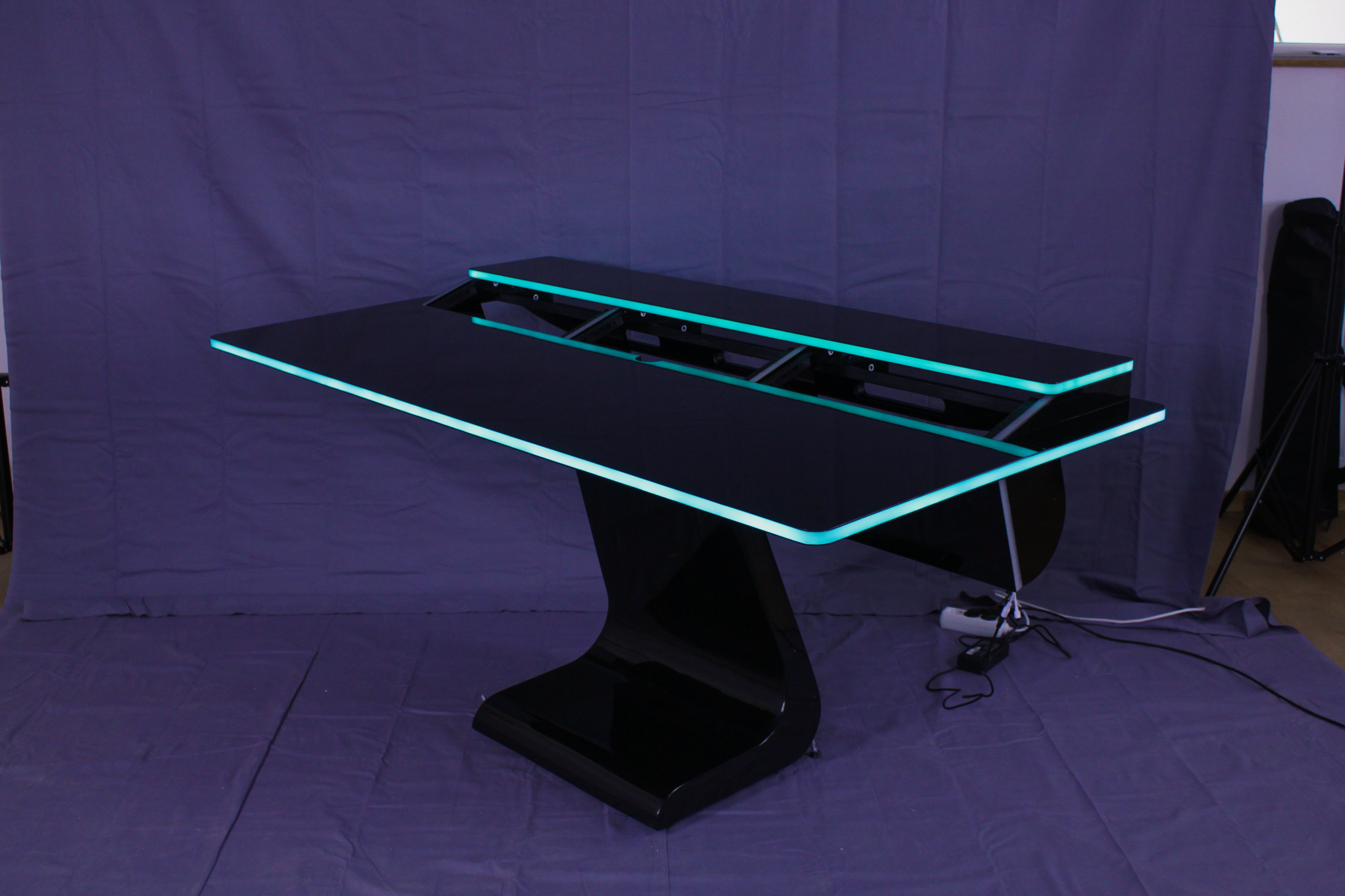 ＦＭＶ－ＤＥＳＫ　ＰＯＷＥＲ　ＳⅢ１６７ Zaor Vela R – Futuristic Studio Desk with Integrated Rack Space
