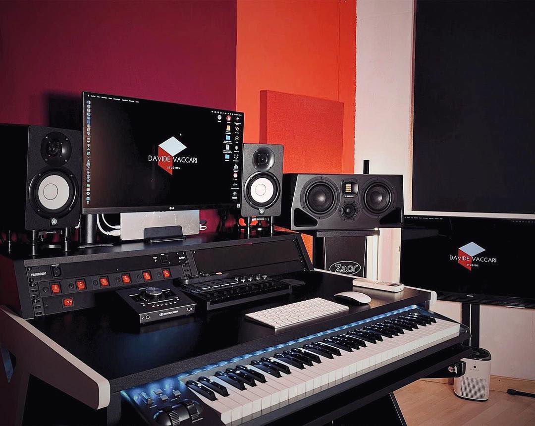 Zaor Vision WS – Compact and Feature-Rich Studio Desk – Zaor Furniture