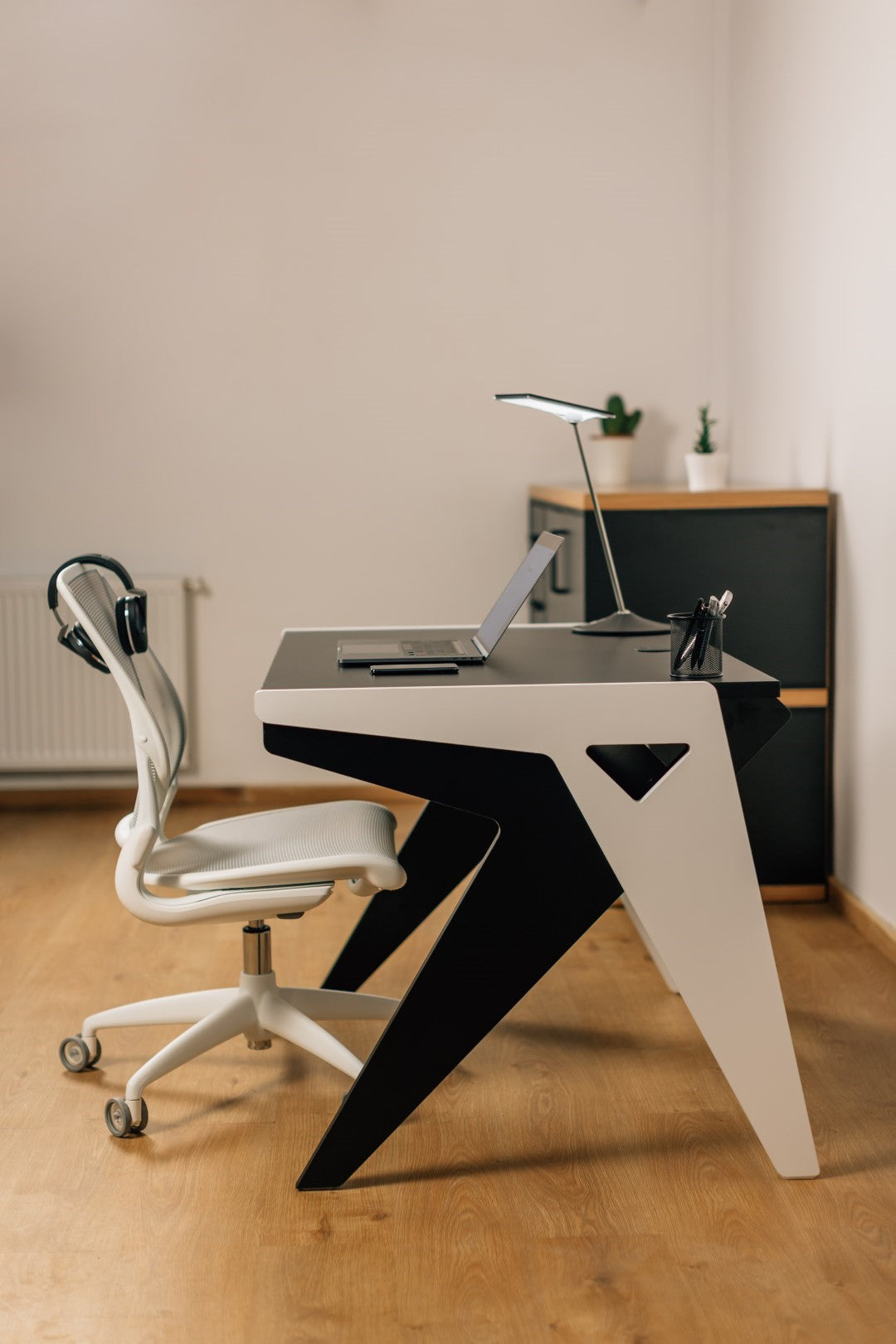 Zaor Vision OS – Compact and Versatile Creator Desk – Zaor Furniture