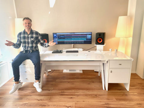 Vision Deluxe Studio - All white vision(s)