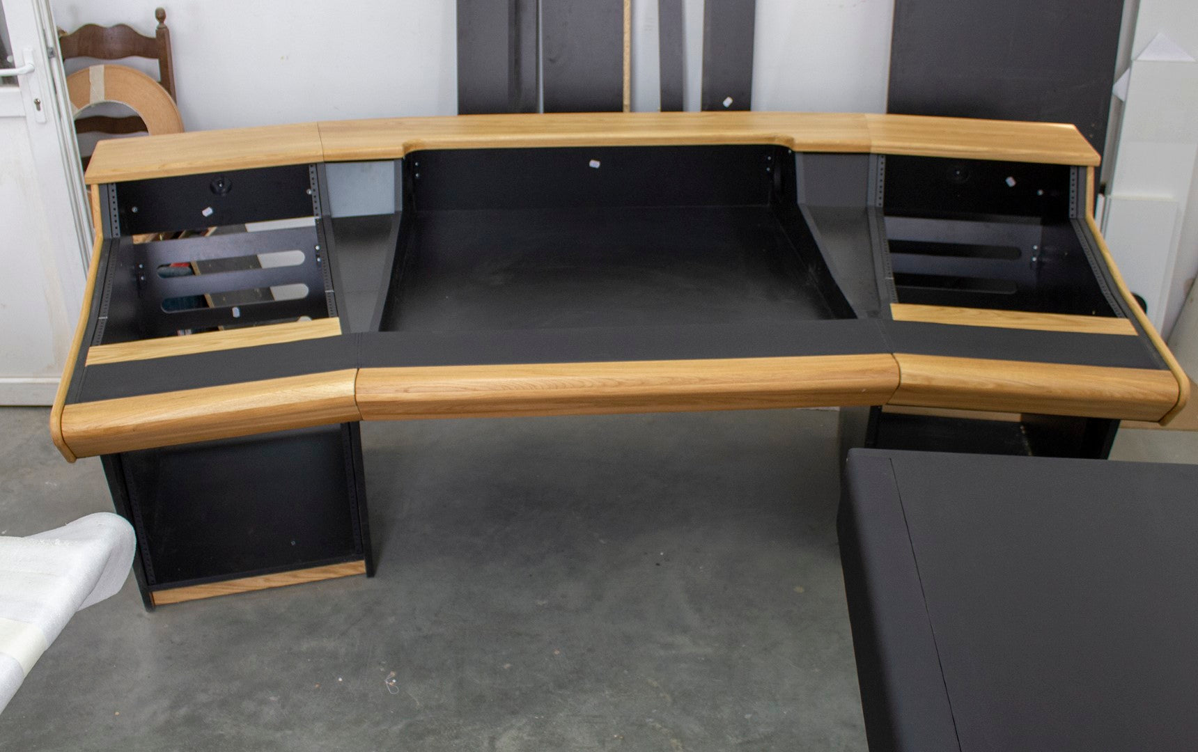 ソナー　スタジオカスタム Zaor Matrix – Classic Studio Desk for medium-sized Consoles – Zaor